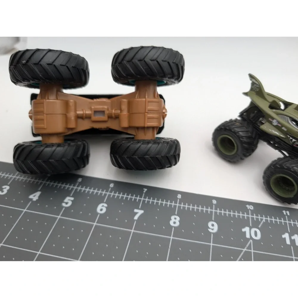 Mattel Hot Wheels Monster Truck Lot Cyber Crush Shark Wreak Portions